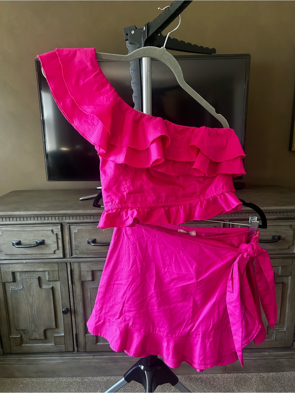 Show Me Your MuMu Hot Pink Ruffle One-Shoulder Skort Set - Picture 3 of 9